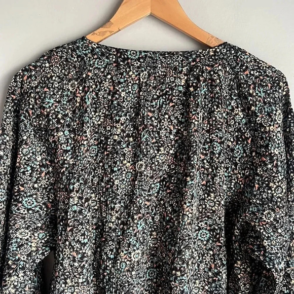 NEW Hatch the aster top in black garden floral - Picture 10 of 12